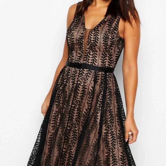 Boohoo | Dresses | Boutique Lace Plunge Maxi Bridesmaid Dress | Poshmark